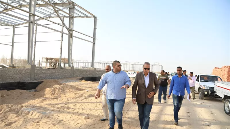 محافظ قنا يتابع إنشاء مجمع الصناعات الصغيرة والمتوسطة بنجع حمادي