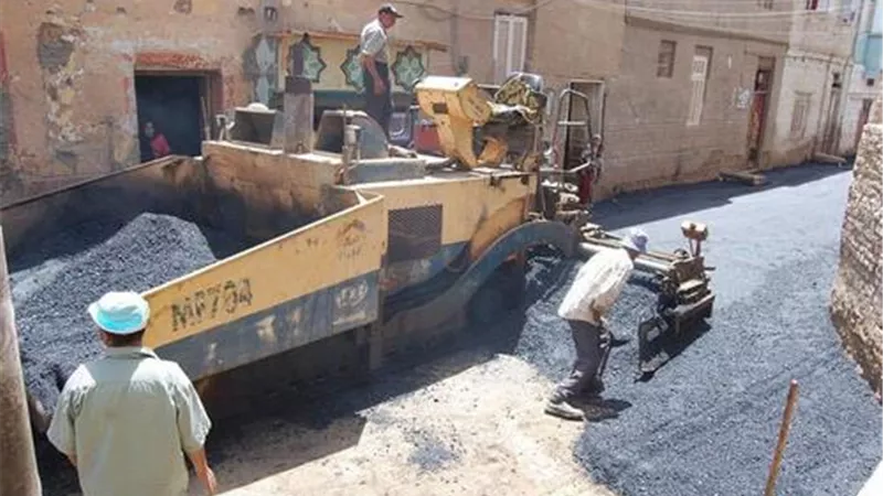 رصف 9.5 كيلو متر طرق بتكلفة 10 مليون جنيه بمراكز المنشاة وأخميم وطهطا