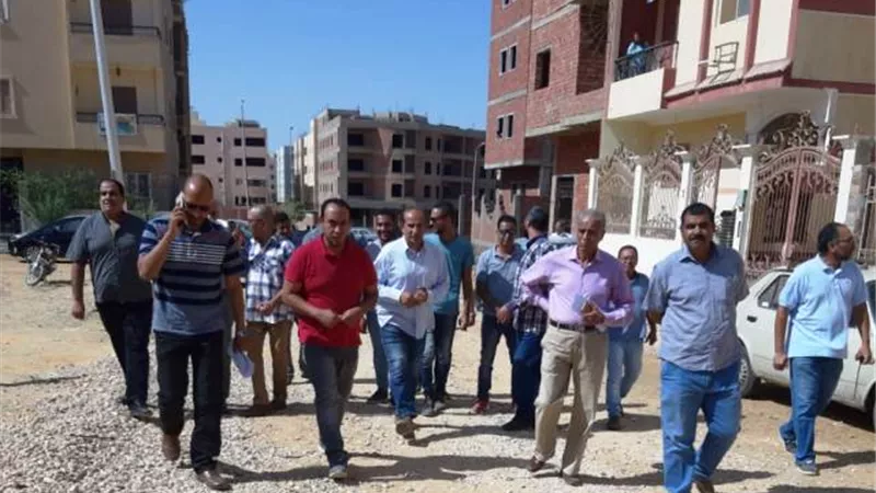 تفاصيل اجتماع رئيس جهاز الشروق خلال لقائه اليوم مع السكان بالصور