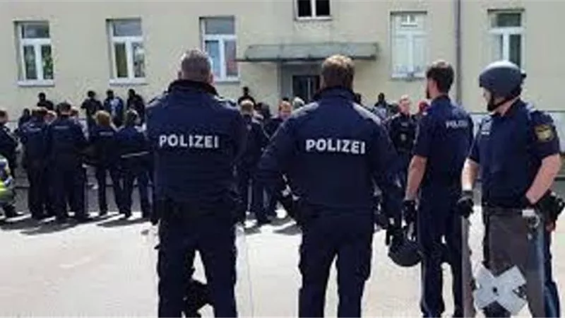 15 ملثماً يهاجمون مطعماً ويصيبون 6 أشخاص فى ألمانيا