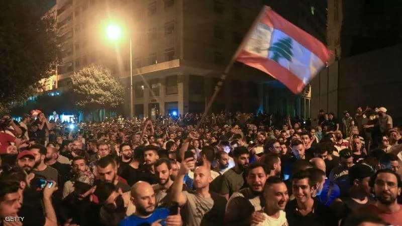 عاصفة التظاهرات مستمرة في لبنان.. واستمرار غلق طرق معظم المدن والبلدات