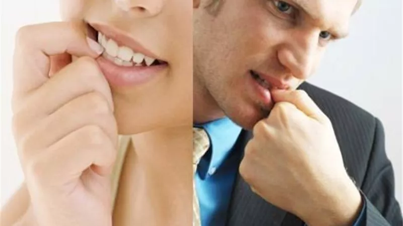 قضم الأظافر.. عادة أم مرض نفسى؟.. اليك العلاج