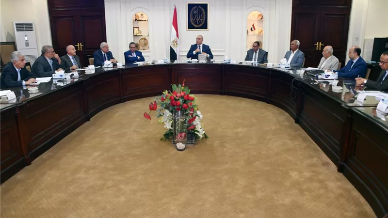 وزير الإسكان يلتقى شركات المقاولات المُنفذة لمشروع الحدائق المركزية بالعاصمة الإدارية الجديدة