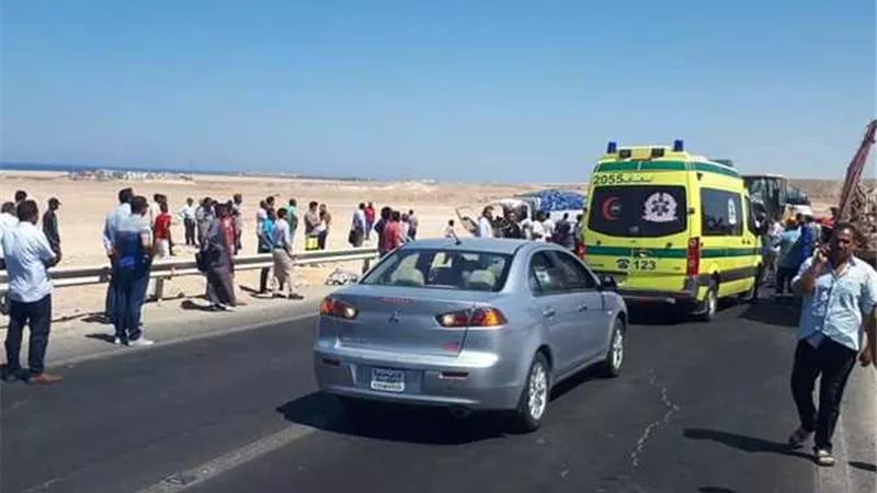 اصابة ١٠ في حادث بطريق السويس الاسماعيلية
