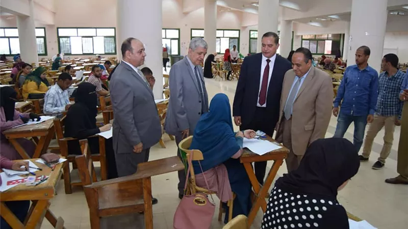 300 طالب بامتحانات الدور الثاني للدبلومة التربوية بجامعة سوهاج
