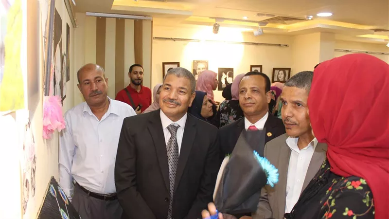 افتتاح معرض 