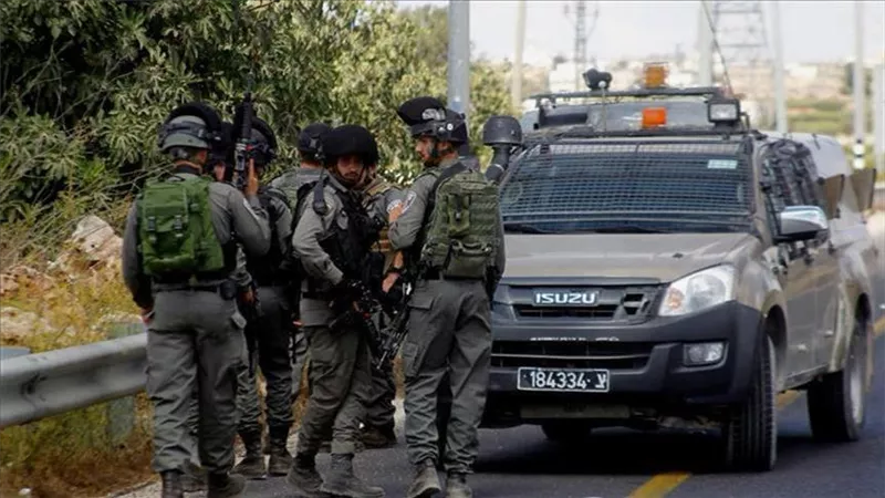 القوات الإسرائيلية تعتقل 7 فلسطينيين من الضفة الغربية