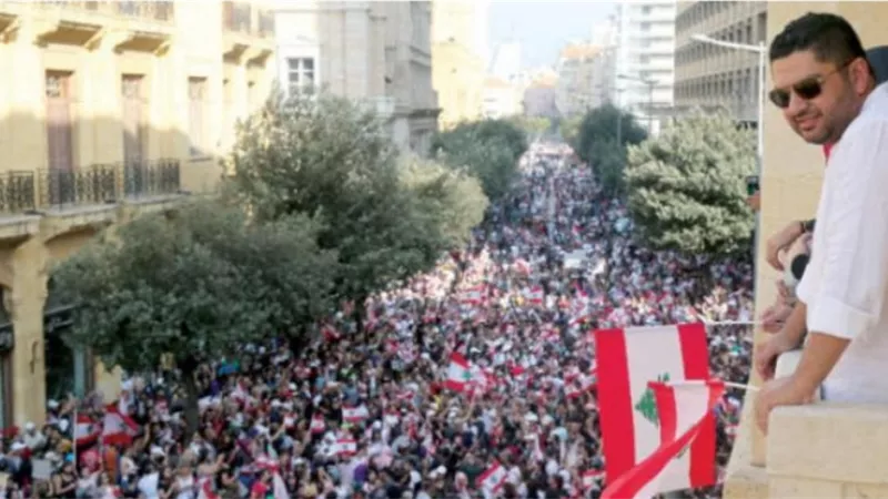 #القوة_للناس، #لبنان_يثور، #لبنان_ينتفض هاشتاجات تشعل تويتر مع مطالبات باسقاط الحكومة اللبنانية
