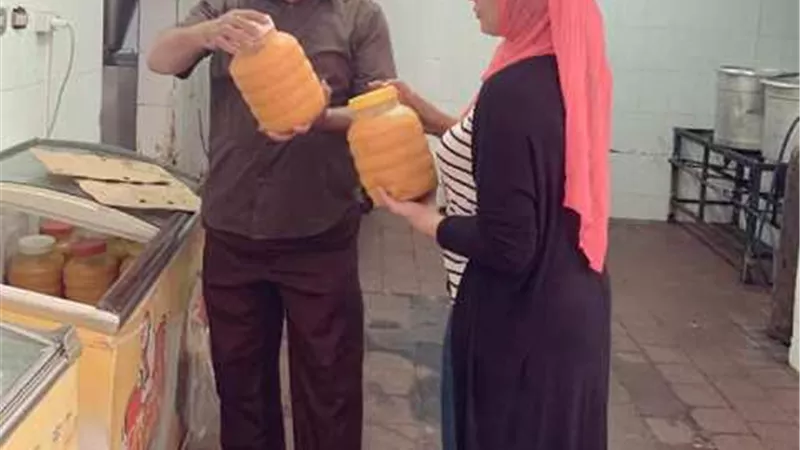 ضبط 400 كيلو عصائر تالفة في محل شهير بالإسماعيلية ..فيديو وصور