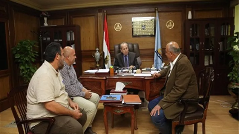محافظ كفرالشيخ يعلن الانتهاء من صرف الحد الأدني للأجور قبل نهاية اكتوبر الجاري