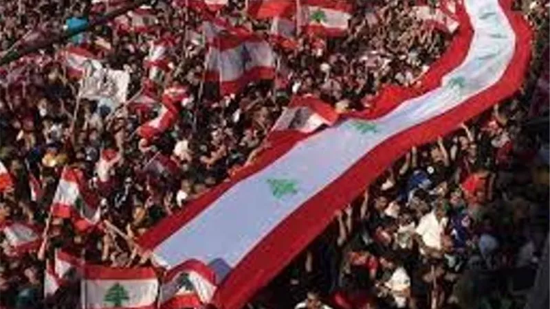 المظاهرات في لبنان تتصاعد.. ووثيقة الإصلاحات «مرفوضة»