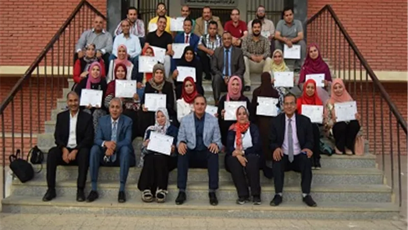 40 متدرب بجامعة سوهاج يجتازون دورة إعداد القيادات الأكاديمية 