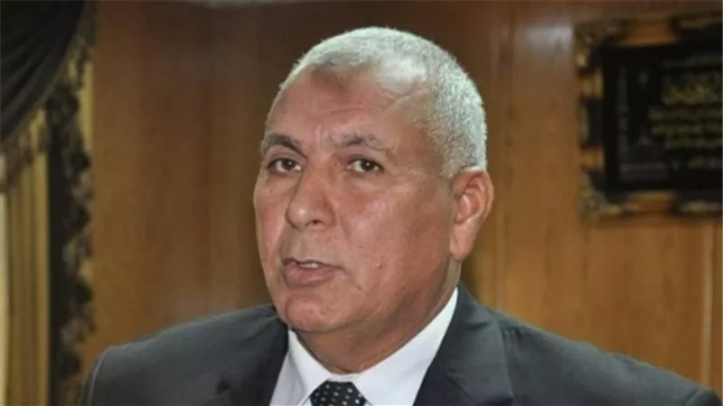 الزملوط يفتح باب الإستفتاء على مواعيد رحلات الطيران شهريا بالوادى الجديد