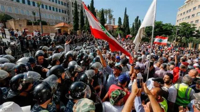 اعتصام بيروت.. الجيش يمنع دراجات نارية لأنصار حزب الله وأمل