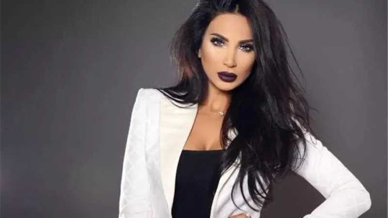 شاهد.. شيراز تدعم لبنان بهذه الطريقة