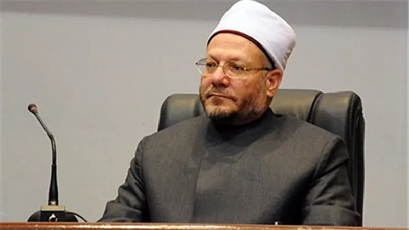 مفتي الجمهورية يوضح حكم مضغ الطعام بصوت مسموع