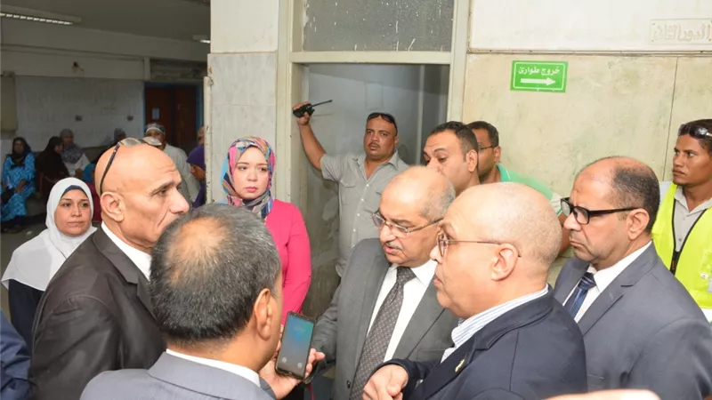 رئيس جامعة أسيوط فى جولة مفاجئة بالمستشفى الجامعى