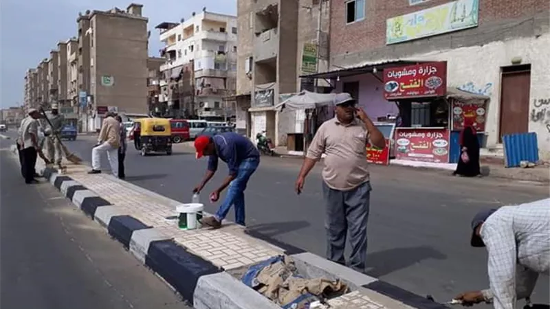 محافظ البحيرة يوجه بتكثيف حملات النظافة وصيانة أعمدة الإنارة