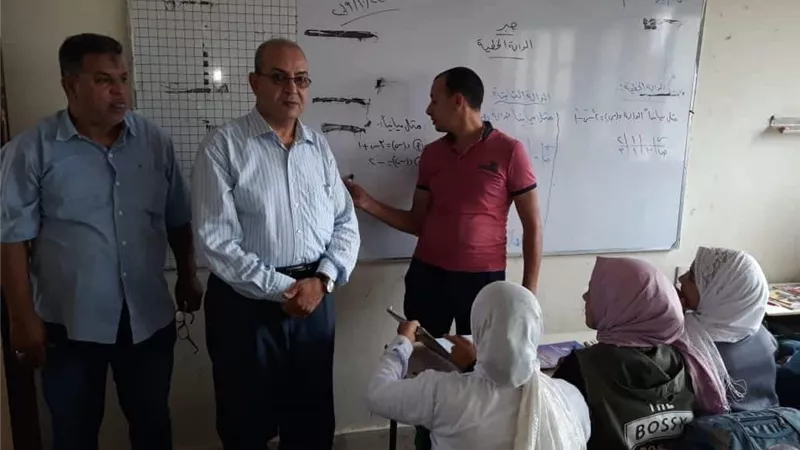 باهى يقوم بزيارة مفاجئة لمدارس بحر البقر ويشيد بإنتظام حضور الطلاب