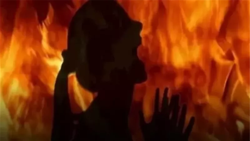 أشغل النار فى زوجته بسبب رفضها أقامة ضرتها فى شقتها
