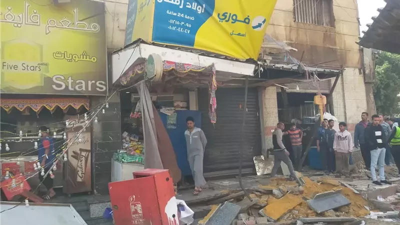 حملة مكبرة لرفع الإشغالات بالتجمع الخامس .. صور