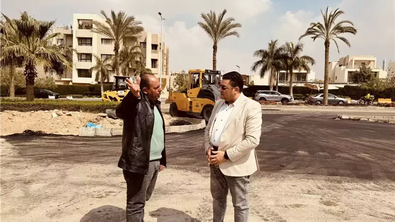 رئيس جهاز القاهرة الجديدة يتفقد أعمال الطرق بمحور R7 .. صور