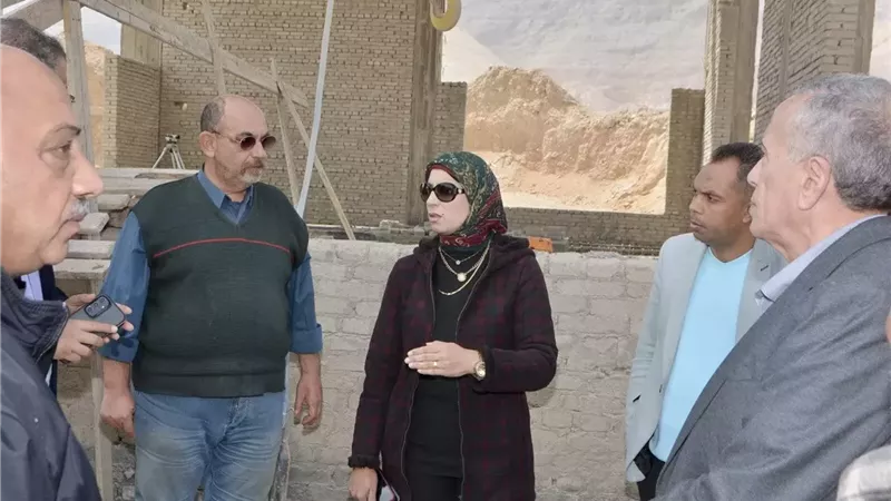رئيس جهاز السويس الجديدة يتابع مشروع المياه المعالجة .. صور
