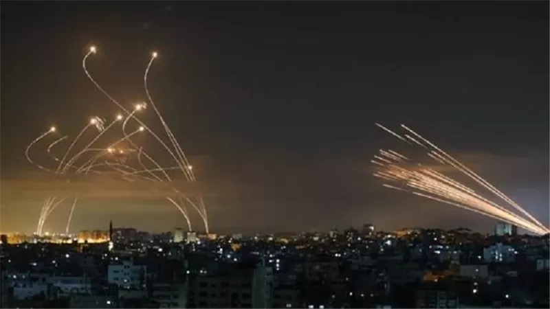 حكومة الفجيرة: التعامل مع حريق بمنطقة فوز البترولية دون إصابات