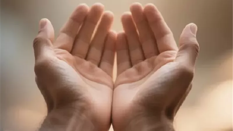 الدعاء عبادة لا تضيع.. حديث نبوي يبين حكمته وثمراته