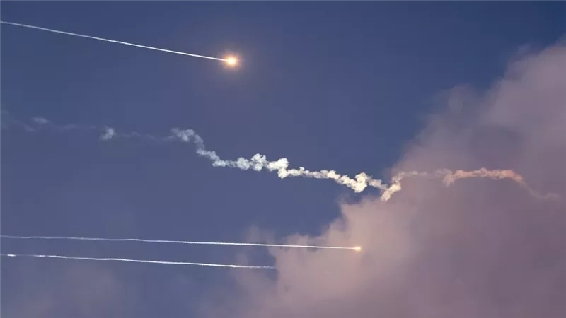 التليفزيون الإيراني يعلن إطلاق دفعة جديدة من الصواريخ تجاه إسرائيل
