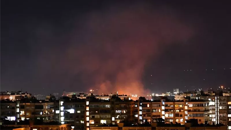 إعلام إيراني: انفجارات عنيفة أضاءت سماء العاصة طهران