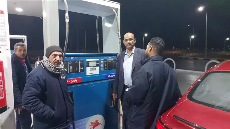 تموين البحر الأحمر تتابع محطات الوقود بالغردقة بعد تحريك الأسعار