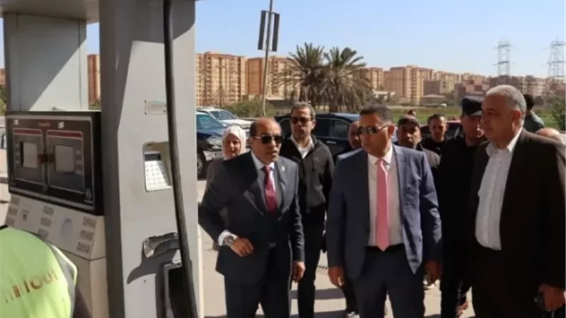 محافظ القليوبية يتابع الالتزام بتعريفة الركوب وأسعار الوقود