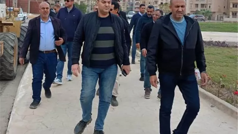 رئيس جهاز الشروق يكشف عن أحدث مشروعات تطوير الطرق والزراعة.. بالصور