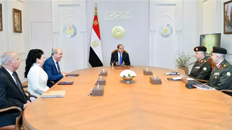 الرئيس السيسي يشدد ضرورة تطوير منظومات العمل داخل المطارات