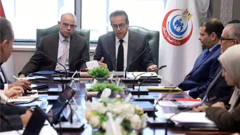 وزيرا الصحة والاستثمار يبحثان تطوير منظومة التأمين الصحي الشامل