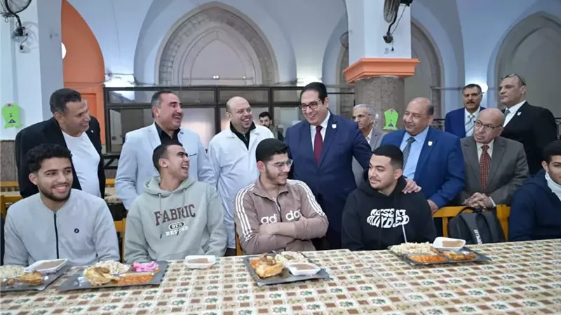 رئيس جامعة القاهرة: نحرص على التواصل المستمر مع الطلاب