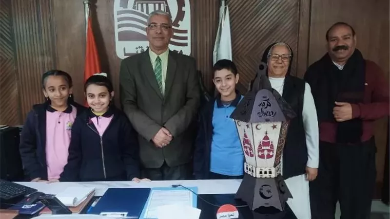 طلاب «الكاثوليك» و«الراهبات» يهنئون وكيل تعليم قنا برمضان والفطر