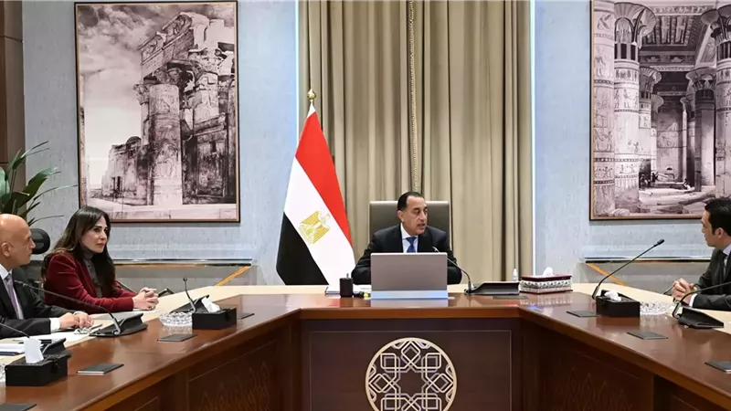 مدبولى يتابع الموقف التنفيذي لمشروعات شركة 