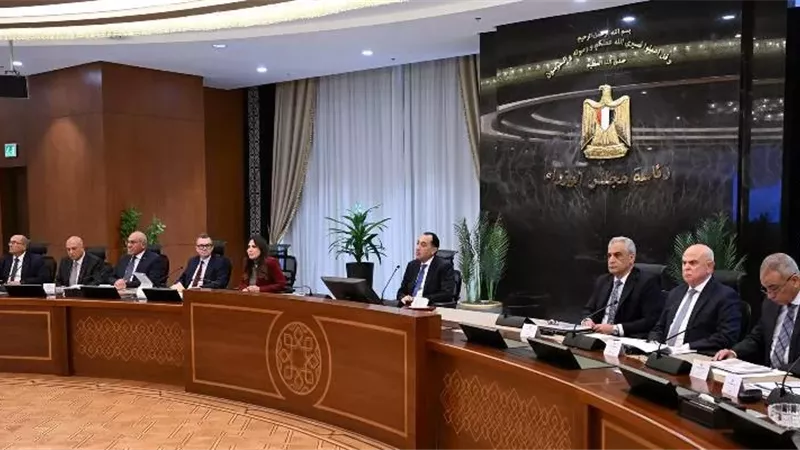 رئيس الوزراء يستعرض الموقف التنفيذي والمالي لمبادرة 