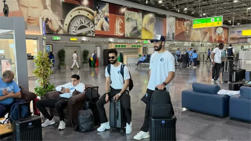 بيراميدز يصل مطار القاهرة استعدادا للسفر إلى المغرب