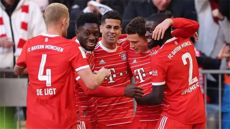 دوري أبطال أوروبا .. بايرن ميونخ يكتسح أتالانتا بسداسية