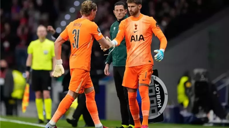 تصرف غريب من مدرب توتنهام في مباراة أتلتيكو مدريد