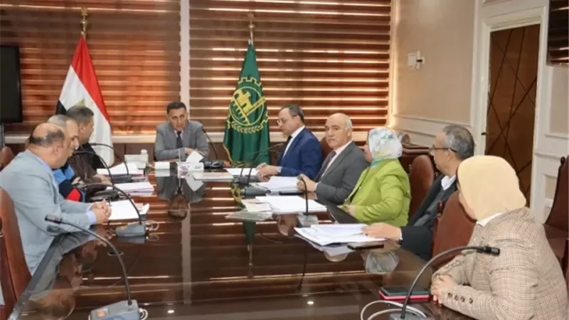محافظ القليوبية يترأس لجنة القيادات لتجديد مناصب بعدد من القطاعات