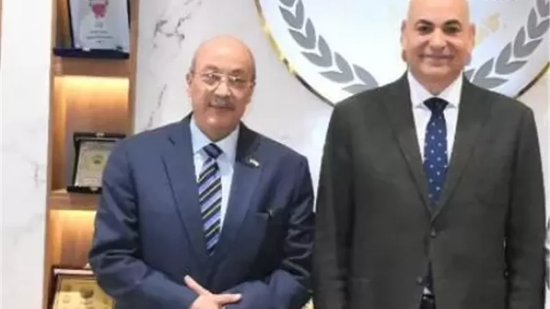 رئيس جامعة السادات يستقبل رئيس الجامعة الأسبق