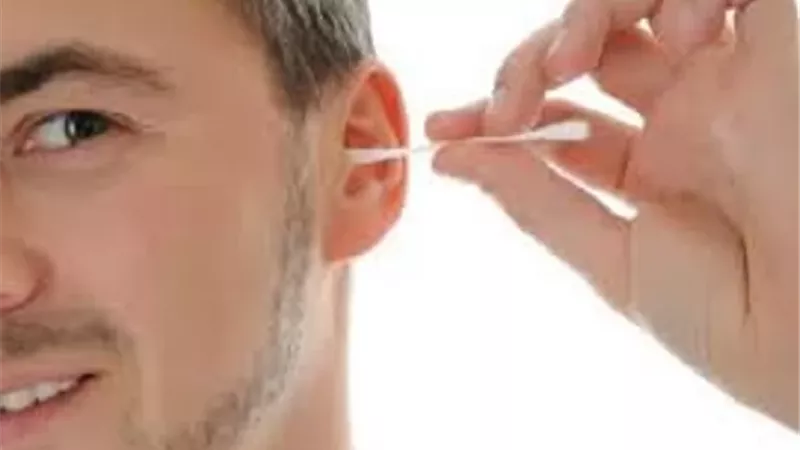 حكم تنظيف الأذن بالأعواد القطنية أثناء الصيام
