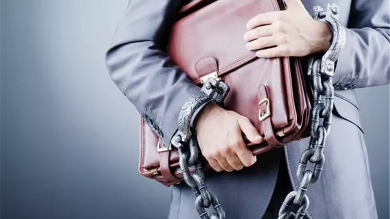 بين المشدد والمؤبد.. تعرف على عقوبة جرائم الاختلاس