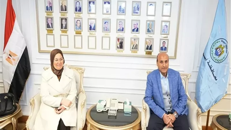 محافظ أسيوط يؤكد دعم كامل لبرامج تمكين المرأة وتعزيز دورها