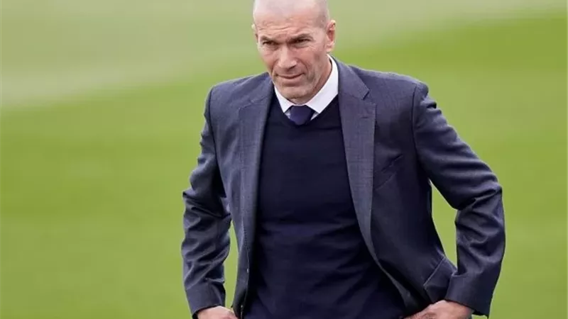 زين الدين زيدان يكشف حقيقة عودته لتدريب ريال مدريد