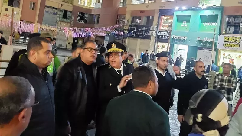 أكبر حملة لإزالة الإشغالات في الشيخ زايد وغلق 50 محلًا .. صور